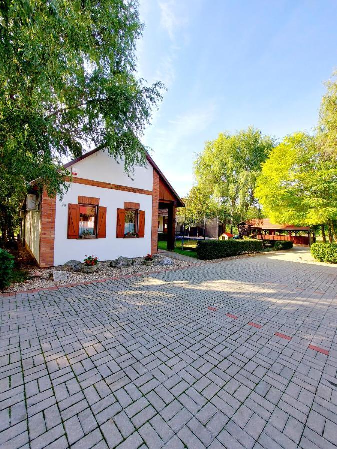 Akacos Tanya Es Vendeghaz Marok Exterior photo