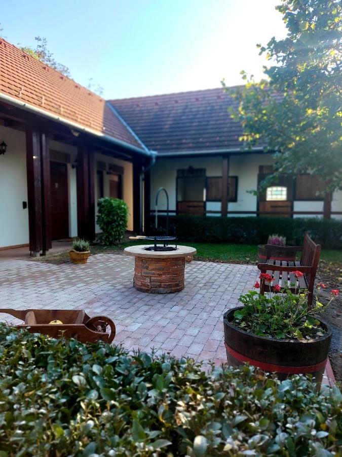 Akacos Tanya Es Vendeghaz Marok Exterior photo